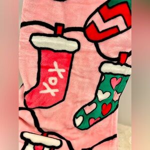 Betsey Johnson CHRISTMAS Holiday Pink Stocking Plush Throw‎ Blanket